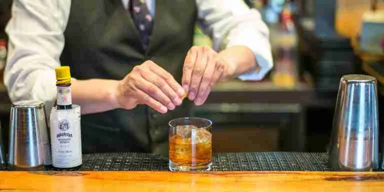 Beyond the G&T: Mastering the Bright, Floral Elegance of the Gin and Elderflower Cocktail