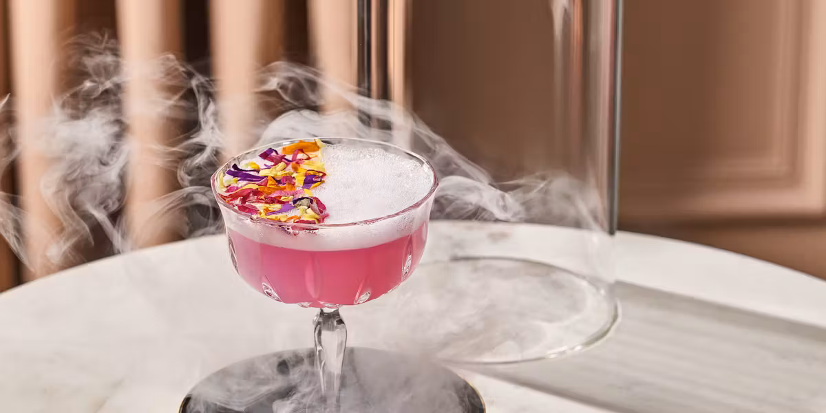 Best Cocktails to Impress Guests with No Experience