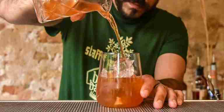 How to Shake a Cocktail Without a Shaker