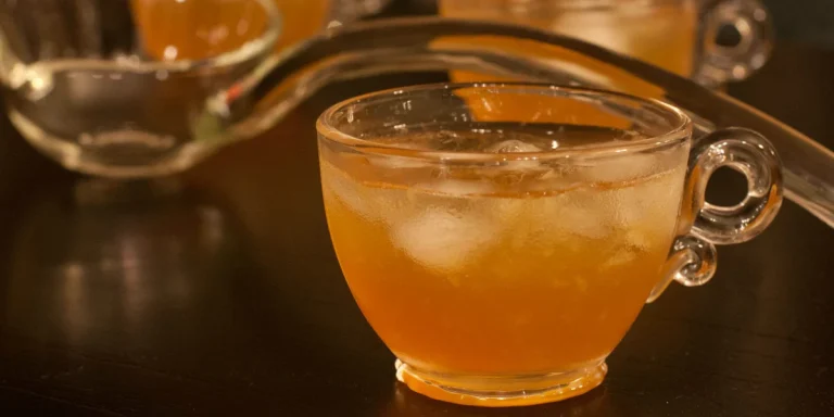 How to Use a Cocktail Shaker Like a Pro