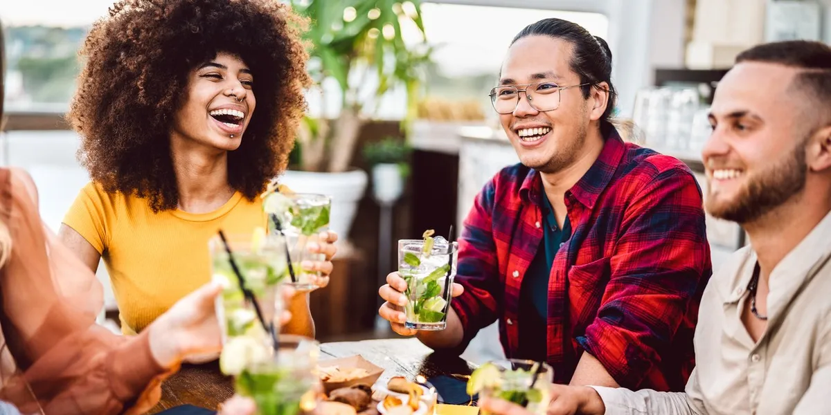 London Calling Cocktail: The Sparkling Gin Drink That'll Make You Feel Like British Royalty 1 London Calling Cocktail: The Sparkling Gin Drink That'll Make You Feel Like British Royalty